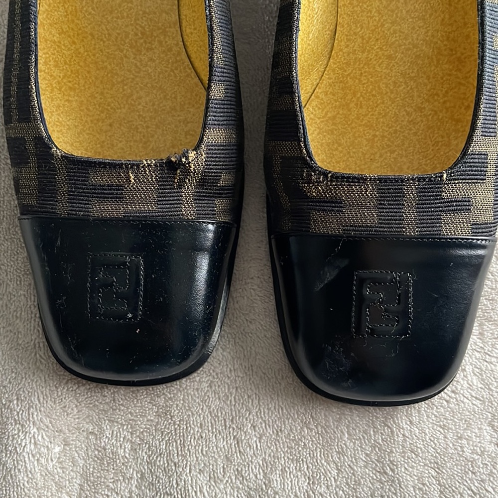 FENDI // Zucca FF monogram logo leather cap toe pumps (7) - Picture 4 of 5
